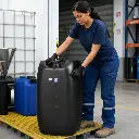 bidon-60l-opcion2-uso-mujer-latina-v2_resultado.webp
