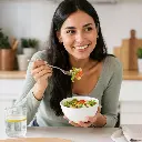 bowl-mini-ensalada-opcion2-uso-mujer-latina_resultado.webp