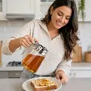dispensador-miel-opcion2-uso-mujer-latina.webp