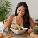 bowl-cuadrado-ceramica-opcion2-uso-mujer-latina.webp
