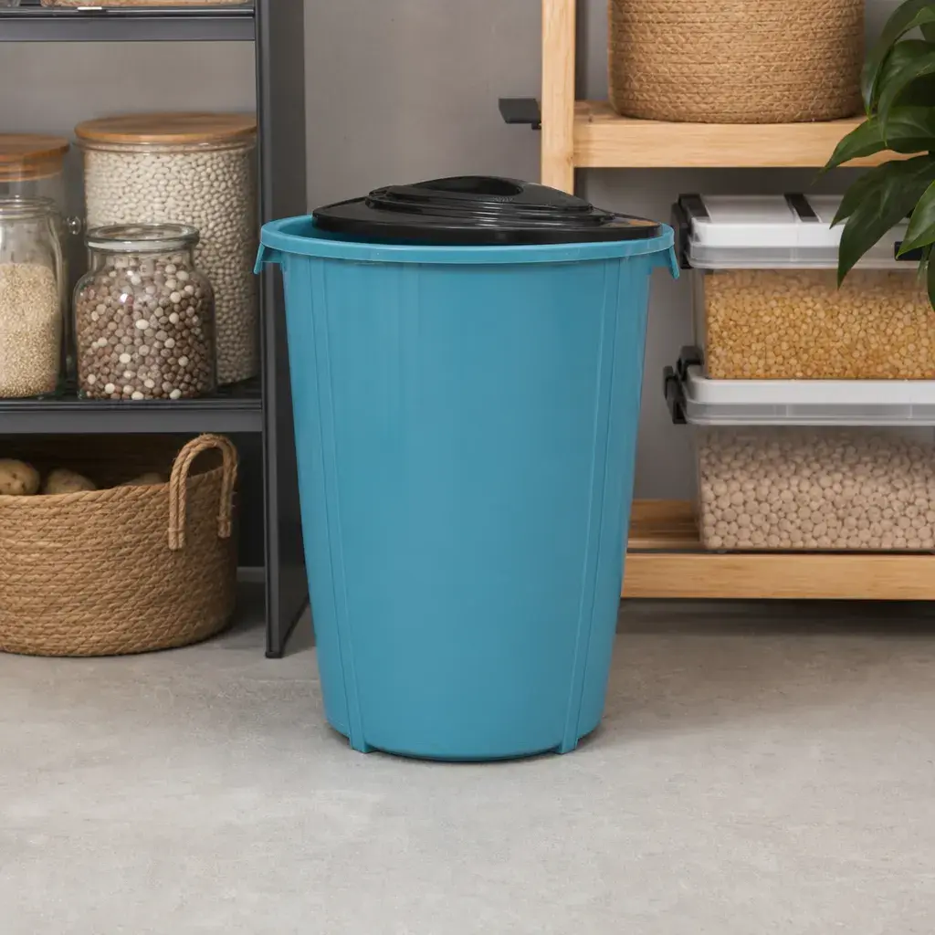 pipote-plastico-50l-kokoha-opcion3-entorno-natural_resultado.webp
