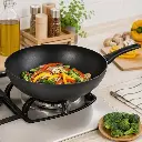 wok-gray-antiadherente-aluminio-28cm-opcion3-entorno-natural_resultado.webp