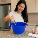Tazon Multiuso De Plastico 3,3L Imusa - Opción 2 Uso Beneficio Mujer Latina v2_resultado.webp