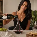 Decanter N1 vidrio 1L - Uso beneficio mujer latina.webp
