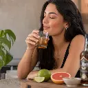 Vaso Monaco corto 5 oz - Uso beneficio mujer latina.webp