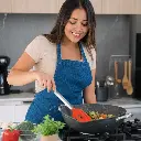Espatula Perforada De Silicona 35 Cm Eurochef - Opción 2 Uso Beneficio Mujer Latina_resultado.webp