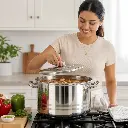 Olla con tapa acero inoxidable Hascevher grande - Uso beneficio mujer latina.webp